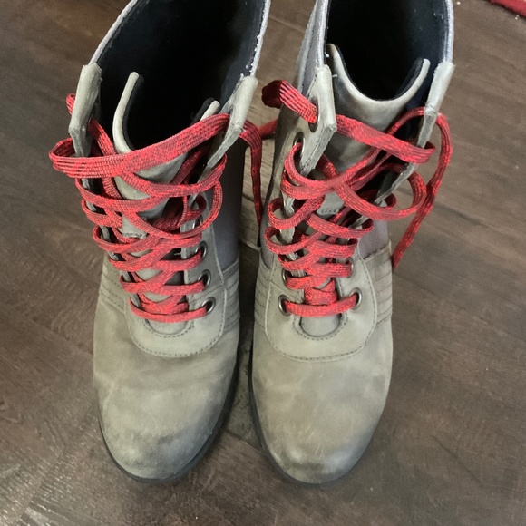 Women’s Sorel Boots. EUC - Picture 5 of 5